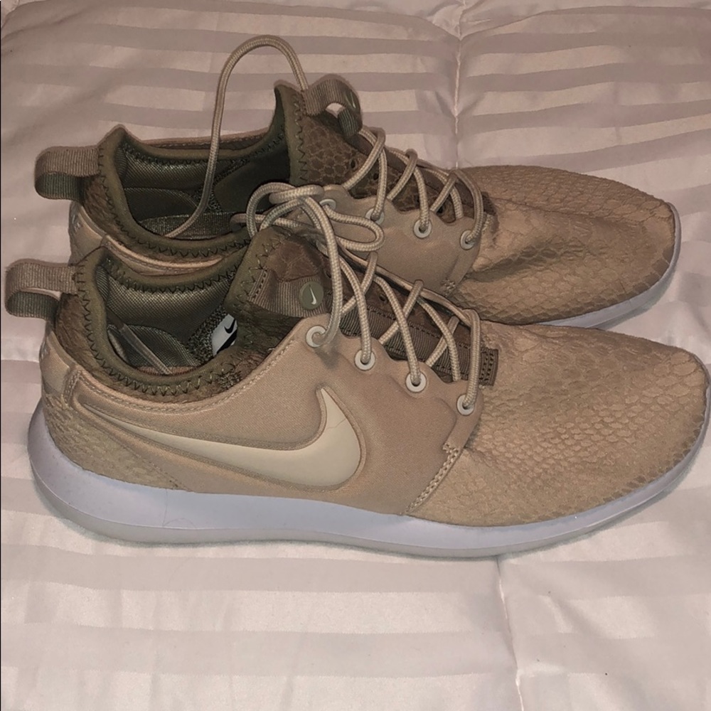 Nike tennis shoes